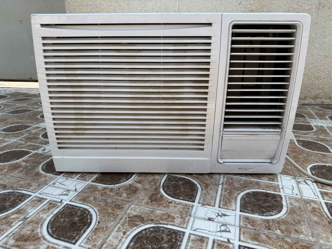 مكيف توسوت 2 طن غير داخل صيانة
صار سنه او نص من اخذته 
جديد مكيف  السعر 250  
مكان الحله الطهمازيه  ***********

