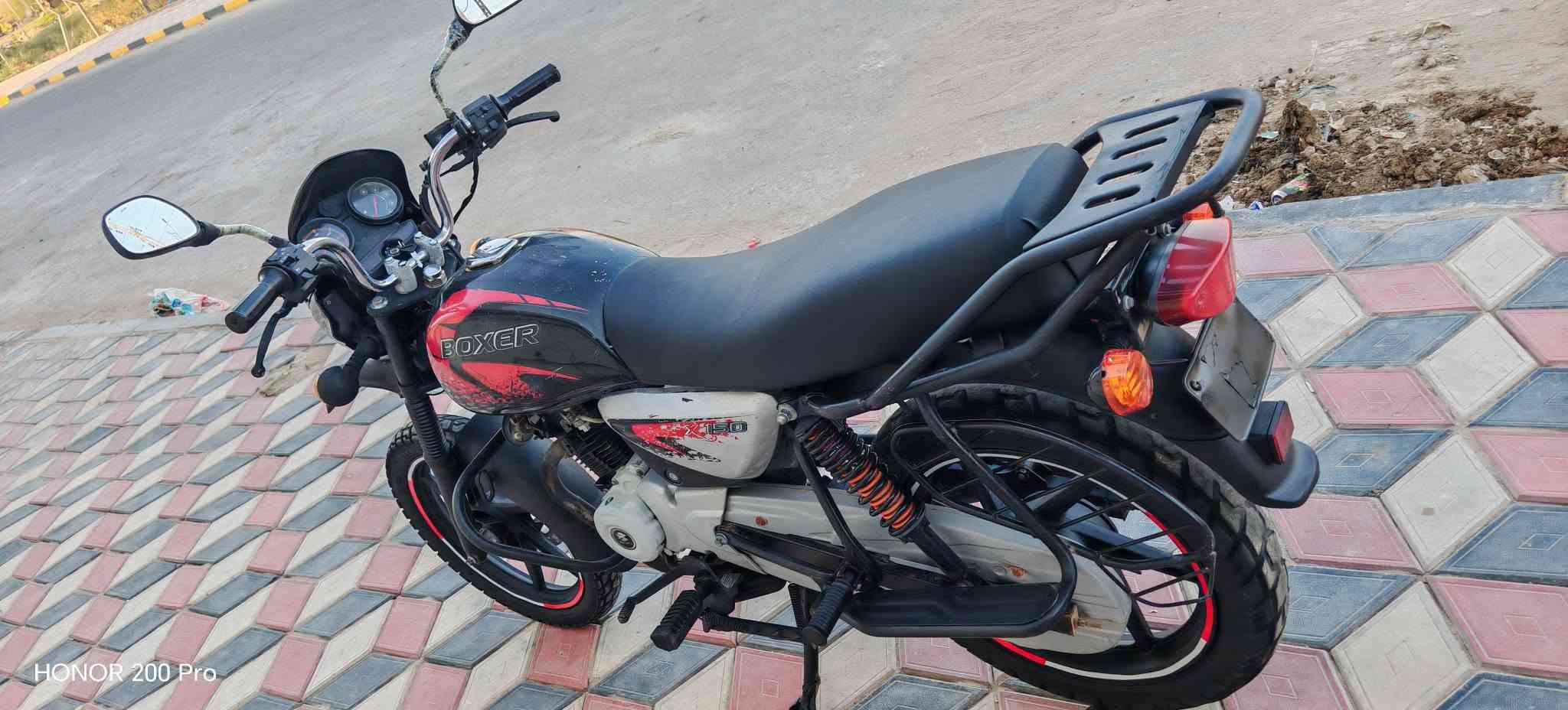 بوكسر موديل 2023 اوراق بسمي كفاله السعر ١٦٠٠ مكان المجر ***********

نص مكتوب في الصور:
- HONOR 200 Pro