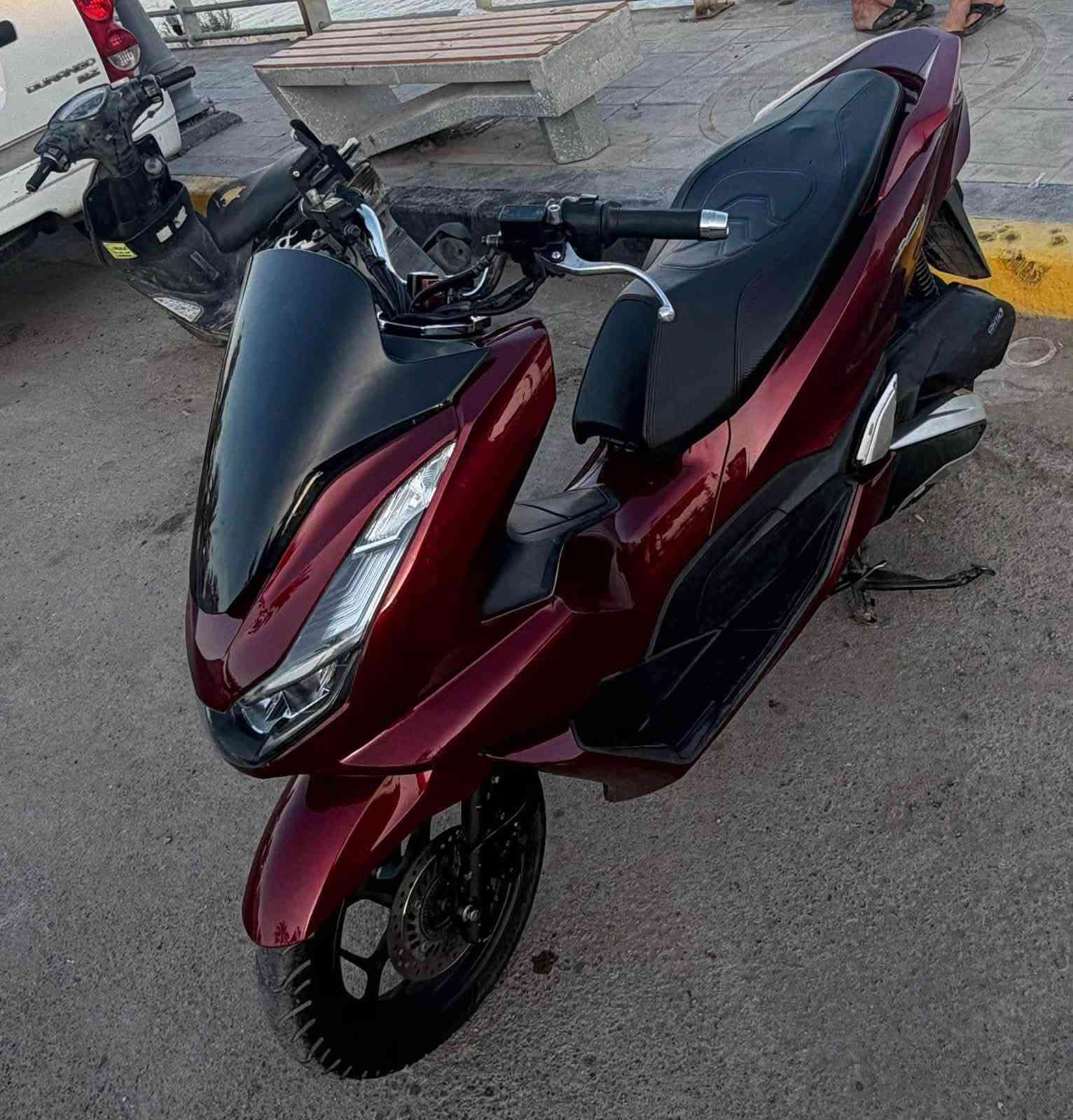 السلام عليكم للبيع
دراجة pcx 2020 بصمة

 الجيل الرابع ياباني وارد كوري

حجم المكينه 150cc 

لون احمر 

 قاعدة اصليات 

تايرات خلفي امامي نفس النقشة

جدد  

دكمة عاليه ناصي رماش 

حساس زدحام +

اوراقه غراضه كلها كاملة 

مكفوله كفرات ومكينة شرط الفحص 

تاخذة 

اي ستفسار خاص او واتساب 

***********

السعر 20 وبيهة مجال 

مكاني بغداد/
