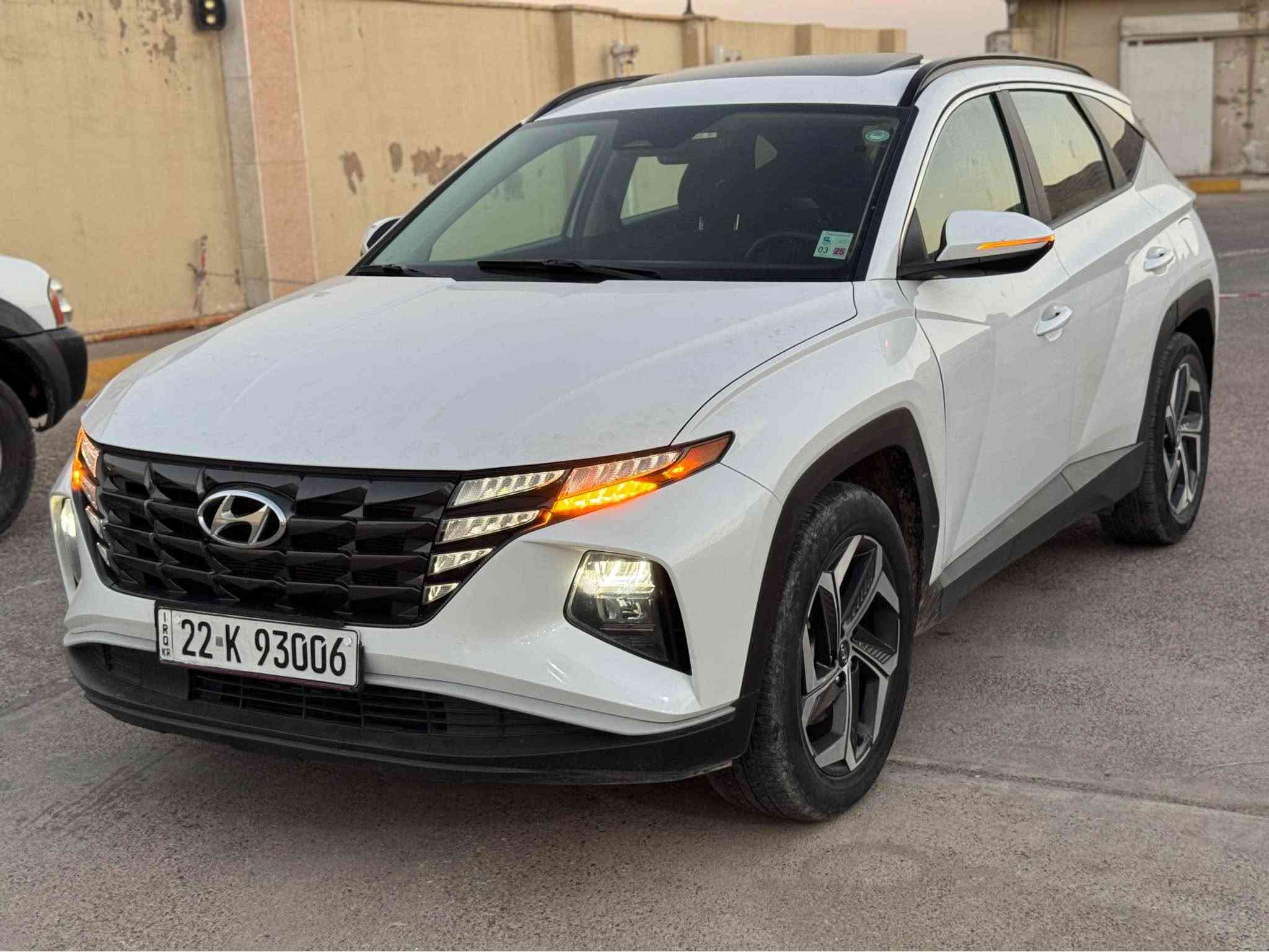 Hyundai Tucson SEL 2022 ✔️
هيونداي توكسون اس اي ال ٢٠٢٢

لون ابيض و فول مواصفات ⭐️

نص بابين صبغ بدون دواخل بدون ارباك 👌
٣٨ الف ميل ماشية "ماشية قليل"
مكان خمس اصابع و مكان شبر pdr
رقم شاصي بالصور

فول مواصفات SEL ⚡️
بصمة و شغال و سلايت و كيج التروني و رادار ٣٦٠ درجة و حساس ٣٦٠ درجة و بريك بصمة و ويل كروم و شاشة و كاميرة و بريك بصمة و كشنات هيتر و كهربائي...

كير محرك كهربائيات تبريد شرط 💯
رادار و حجر و راديتر و كل شي شركة 💯

سعر 🔥 172 ورقة و مجال بسيط
مكان عقرة "ئاکرێ"
واتس اب و كورك ***********
0️⃣7️⃣5️⃣0️⃣7️⃣7️⃣3️⃣9️⃣4️⃣7️⃣1️⃣ أربيل, العراق

نص مكتوب في الصور:
- 2:22 WhatsApp 81 2022 HYUNDAI TUCSON, SEL 5NMJF3AE3NH061154 1-61563323 Copart Location: New Orleans (LA) Shipping from: Houston (TX) Seller: Insurance Company Sale Document: Cert of title-salvage (LA) Sales History 1 Similar archival offers You are watching archived offer. Auction ended on Wednesday, September 20, 2023. Wednesday, September 20, 2023 10 Photos bid.cars