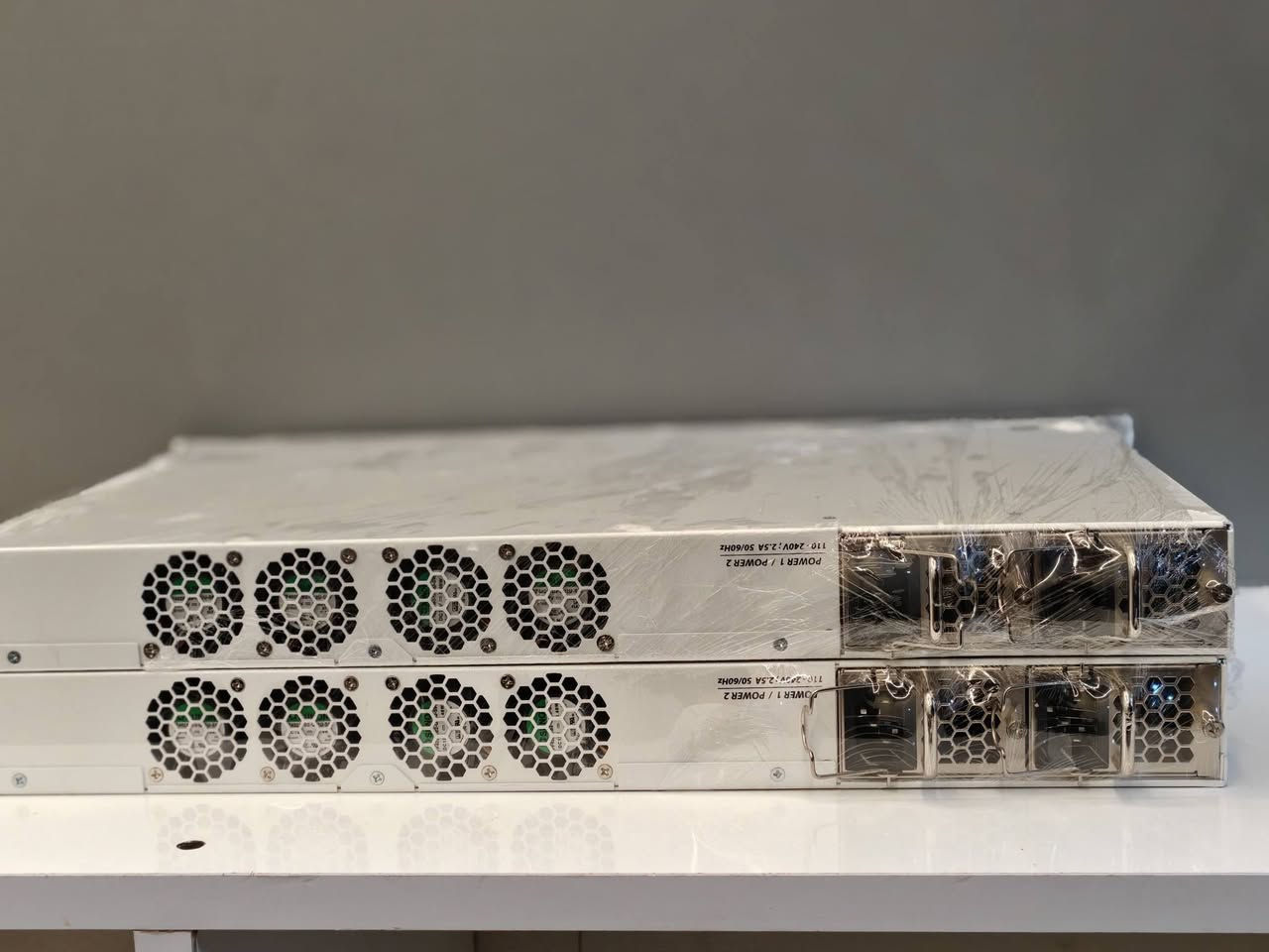 🔥 متوفر لدى مجموعة الصافي 🔥

📡 MikroTik Cloud Core Router – CCR1072-1G-8S+
السعر  مليون و 800  👉👉👉👉👉👉 

إذا تبحث عن راوتر احترافي للشبكات الكبيرة ومزودي خدمة الإنترنت، الـ CCR1072 يوفر أداء قوي واعتمادية عالية، ومصمم للتعامل مع أحمال الشبكات الكبيرة.

⚡ أبرز المواصفات:
🔹 معالج Tilera بـ 72 نواة
🔹 ذاكرة 16GB ECC RAM
🔹 عدد 8 منافذ SFP+ بسرعة 10Gbps
🔹 منفذ Gigabit Ethernet
🔹 ذاكرة تخزين 128MB NAND
🔹 شاشة LCD Touchscreen
🔹 نظام تشغيل MikroTik RouterOS
🔹 مزودا طاقة قابلان للتبديل Hot-Swap لزيادة استمرارية التشغيل
🔹 تصميم احترافي 1U Rackmount

مناسب جداً لـ:
🏢 الشركات والمؤسسات الكبيرة
🌐 مزودي خدمات الإنترنت ISP
🖥️ مراكز البيانات
🔐 الشبكات الاحترافية ذات الأحمال العالية

جهاز قوي لمن يحتاج إلى أداء واستقرار حقيقي في إدارة الشبكات.

📍 مجموعة الصافي للإستفسار والتواصل *********** واتساب توجد خدمة توصيل خلال 24 ساعة
