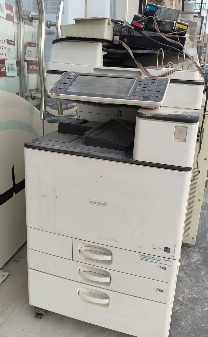 اخوان السلام عليكم
........................... طابعات 🦾❤️‍🔥......................

عندي طابعات عدد اثنين ماركة hp بيهن عطل ويحتاجلهن تصليح بيهن درجين للورق درج للورق ال اي 3 ودرج للورق ال اي 4 احبار موجود بيهن تكدر تستفاد منهن كبار وسريعات بطبع اذا صلحتهن، وابيعهن بسعر مناسب الي يحب يتواصل وياي على رقم التلفون ونتفق على السعر وبخدمتكم.

................................للبيع 🍁.........................

الرقم: *********** 
العنوان : البصرة / الزبير.
