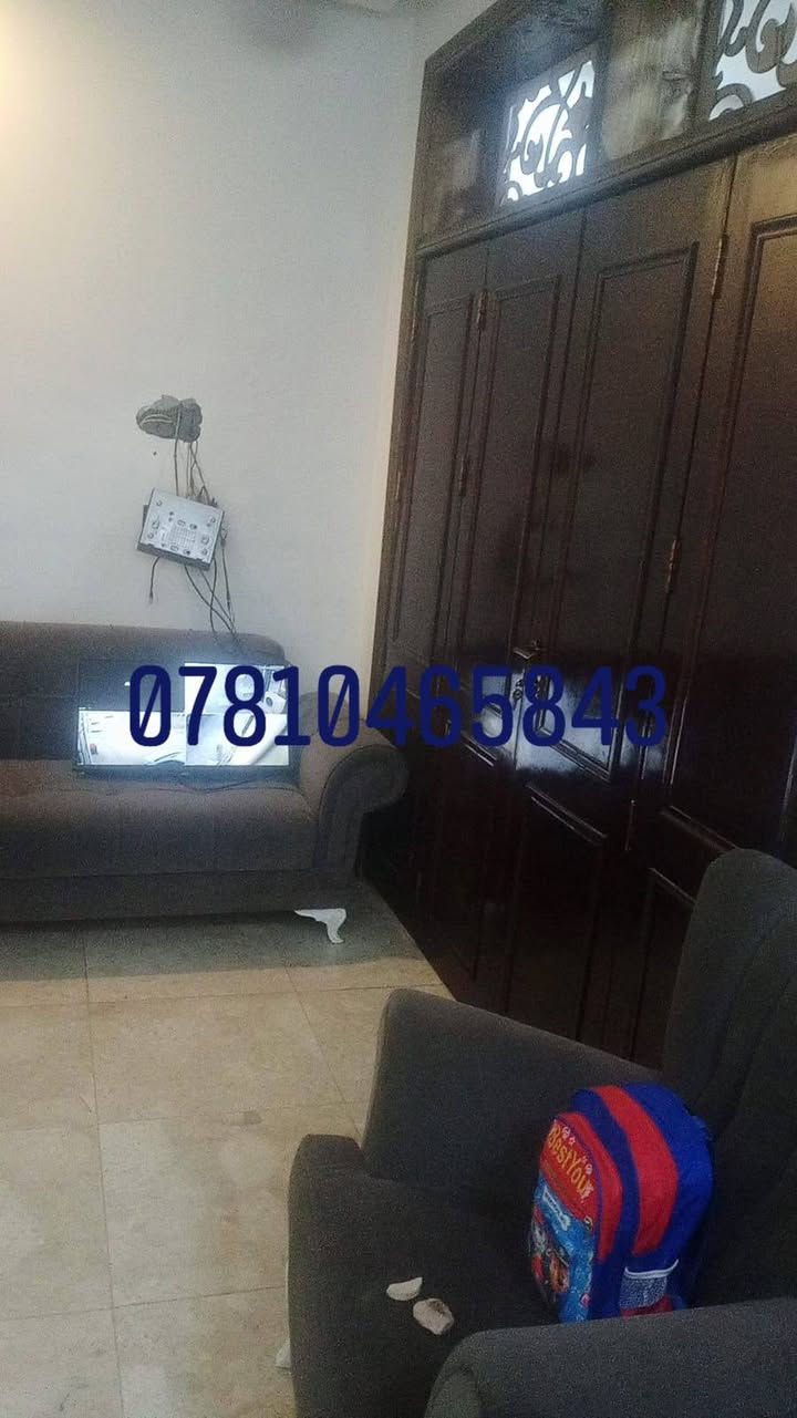 بيت للبيع او مراوس حسب القناعه المساحه 120 متر شارع 10 نجف حي ميسان المنطقه 31 قريبه على مجمع الجوهره عن من البيت مطلوب على المصرف 40 مليون سعر المطلوب الكلي 200 البيت طابقين طابق الاول غرفه وصاله واستقبال ومطبخ الطابق الثاني غرفتين مع سويتات وصاله شغل درجه اولى الاستفسار مراجعه مكتب بركات اهل البت***********
