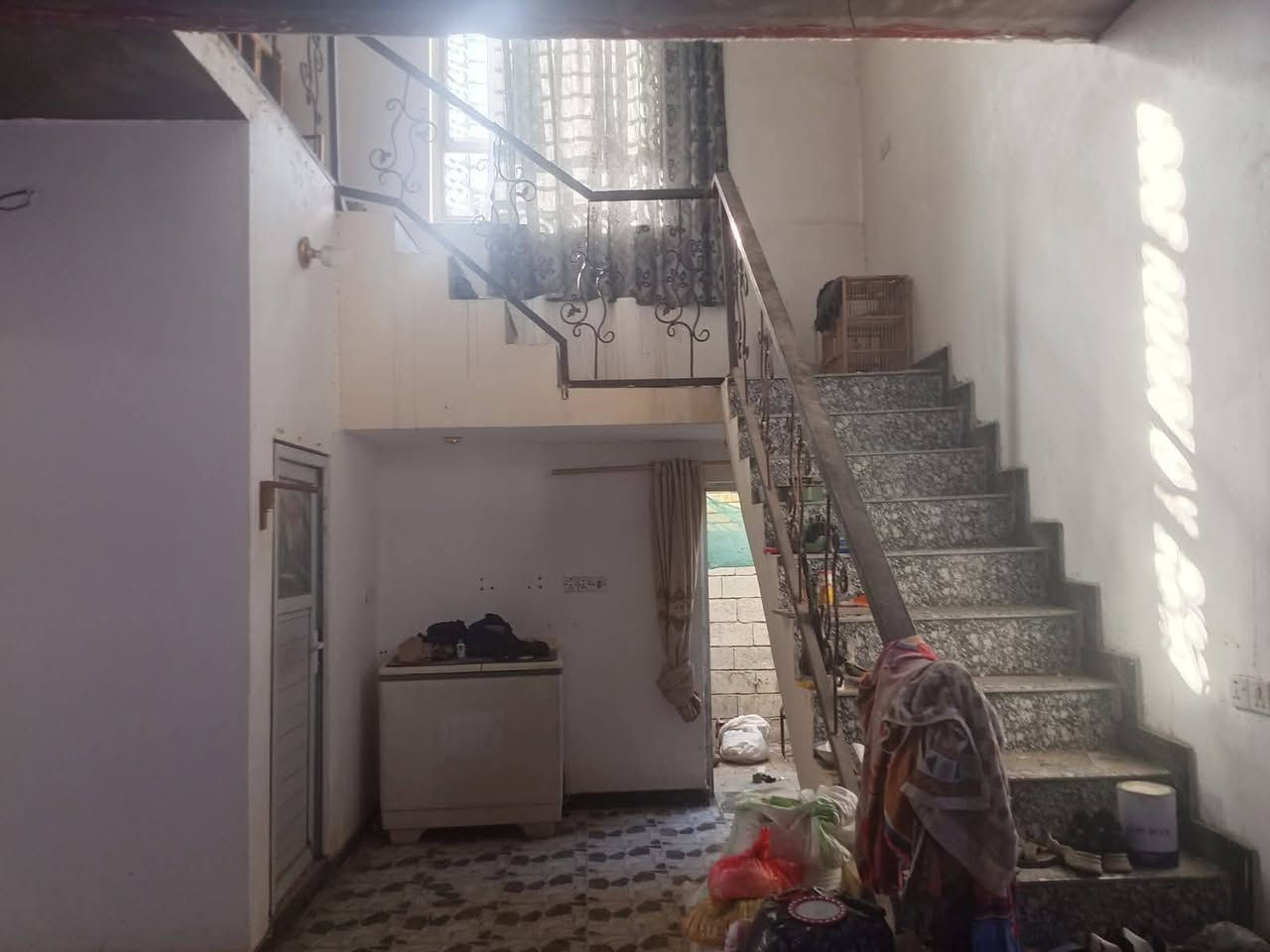 بيت اللبيع طابو زراعي المساحه ٣٠٠ متر حي الأمين شا رع الأولى بناء غرفتين وصاله مطبخ واستقبال كراج سياره حديقة تصال على رقم ***********
