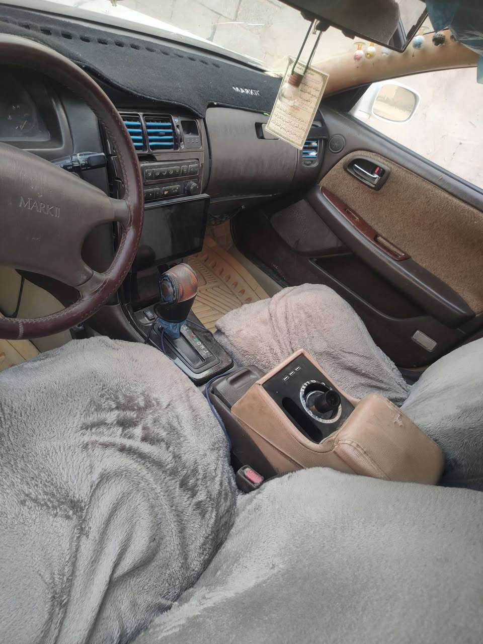 رقم قادسيه باسمي تحويل ثاني يوم
رقم انكليزي سياره جاهزه بصمه شاشه اندرويد
كامرا تبريد تخم تاير حداديه 50 /100
بيه فقط كفرجاملغ خلفي مبدل سياره مال جناي 
السعر 53 بيه مجال شيء قليل 
رقم صاحب السياره        ***********
مكاني نجف
