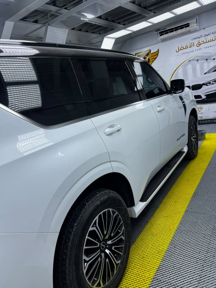 المحرك 6 سلندر (cc 3800)
* الكراسي الامامية مساج

* دفع رباعي (4 * 4) فور ويل

* تشغيل عن بعد شاحن وايرليس

* رادار امامي تحديد مسار قيادة ذاتية

* رادار جانبي (نقطة عمياء)

* عرض على الزجاج (داتا شو)

* ستيرن كهرباء شفتات ستيرن

* بصمة تشغيل بصمة ابواب

* فتحة سقف (بانوراما) ثلاجة وسطية

* كامرات محيطية عدد (5)

* داخل جلد احمر واسود

* كراسي الأمامية كهرباء

* الكراسي الامامية تبريد وتدفئة

* كرسي السائق *ميموري* زاكرة

* كراسي 8 راكب كهرباء

* الكراسي الوسطية كهرباء

* جنطة كهرباء ثلاجة وسطية

* مقاعد 8 راكب مري طي كهرباء

* حساس امامي خلفي

* ويل كب قياس (20 انج)

* شاشة امامية كبيرة متصلة

* شاشات خلفية عدد (2)

بلانتيوم تضليل شهر 8 

122مليون بية مجال

ماشية 16لف

مو ديل 26

***********
علية ppf اصلي
