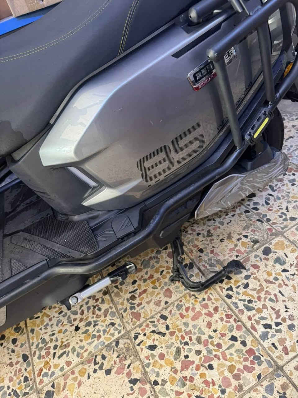 دراجه شحن نوع صاعقه استخدام قليل ٤ نمر جديده ٦ بطاريات كرافين
ملف ٢٠٠٠ 
اي نقص مابيه 
مكاني اعظميه قرب البانزين خانه ***********
