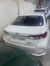كورلا 2025 بعدها زيرو ماشيه 1800 ومرقمه رقم مميز كشنات جلد وشاشه وكامر...