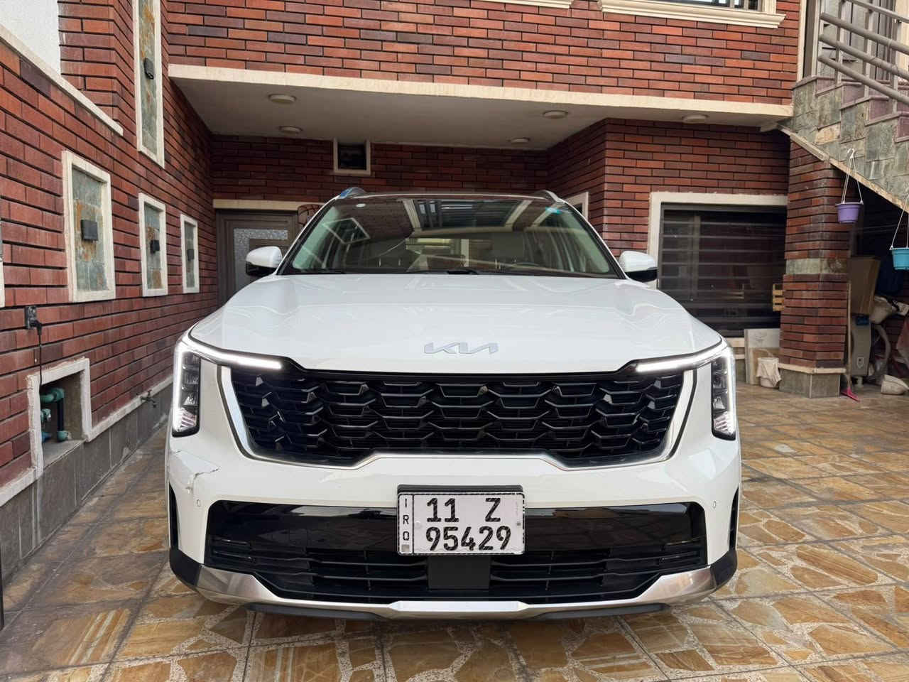 🔥 للبيع – Kia Sorento 2025 🔥

كيا سورنتو 2025 | السعر: 299 ورقة فقط
رقم بغداد | العنوان: الدورة – شارع أبو طيارة
للاستفسار: ***********

💥 السعر مغري جداً ومناسب للجادين

🚘 Kia Sorento 2025 – وارد خليجي – 6 سلندر – Full Option

سيارة مميزة جداً بحالة ممتازة ومواصفات عالية، مع عداد 22 ألف كم فقط، ومكفولة كفالة عامة.

أبرز المواصفات:

• محرك 6 سلندر
• وارد خليجي
• Full Option
• سقف بانوراما
• صندوق خلفي كهربائي
• مقاعد كهربائية
• شاشة إلكترونية كبيرة متصلة
• Head-Up Display (داتا شو)
• تشغيل بصمة
• دخول ذكي بدون مفتاح
• كاميرا خلفية
• رادارات ٣٦٠ 
• شاشة وسطية كبيرة ونظام معلومات متطور
• عداد إلكتروني بالكامل
• إضاءة محيطية Ambient Light متغيرة
• ويلات كروم
• ستائر جانبية
• تحكم بالمقود
• تحكم كهربائي بالمرايا
• حساسات اصطفاف
• مثبت سرعة
• تحكم بالمناخ والتكييف
• أنظمة أمان ومساعدة للسائق
• مقاعد مريحة وتشطيبات داخلية فخمة
• مساحة داخلية واسعة ومناسبة للعائلة
• مواصفات خليجية مناسبة لأجواء العراق

📍 رقم بغداد
📍 الدورة – شارع أبو طيارة
📞 ***********

🔥 299 ورقة فقط – السعر مغري جداً
سيارة نظيفة، مواصفات عالية، وعداد قليل جداً… فرصة تستحق المشاهدة. بغداد, العراق
