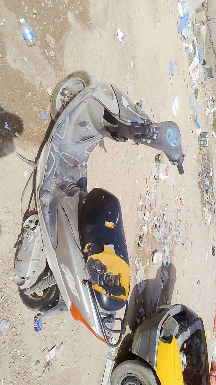 السلام عليكم دراجه ماكس دراجه بيها صالونزا اف ام كلتشات رياضي كلتش ابو النجمه منغولي دراجه بيكاربريتر تشتغل وتطفى دراجه سيلفي وهندر شغال كهربائيات شغالات ماكينه خيره من الله لا نروح ولا تنقيص كفرات بلادي تايرات جدد جيلاتين دراجه حلوه قاعده نقصها الدراجه بس كابريتر جيب كابريتر نقره تشتغل السعر 300 وبي مجال للشراي رقم التليفون بي واتساب *********** مكاني بغداد السيديه
