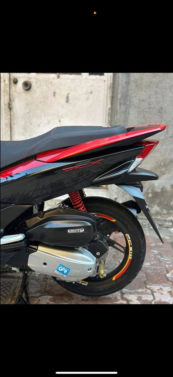 PCX جيل الثاني ياباني 
السعر 12 ورقه ونص وبيها مجال قليل 
ستان كهربا اوتو ستوب بدون اي نواقص كامله فقط خيط تبخير كلش قليل . مكانها بغداد الكاظميه للاستفسار فقط
واتساب : ***********
