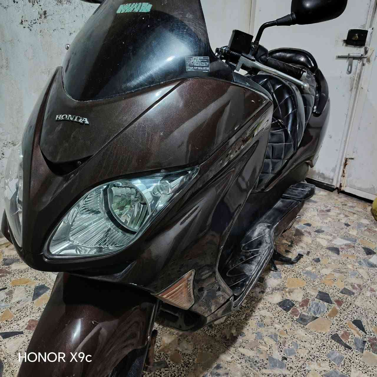 البيع مستعجل ***********

نص مكتوب في الصور:
- HONOR X9c