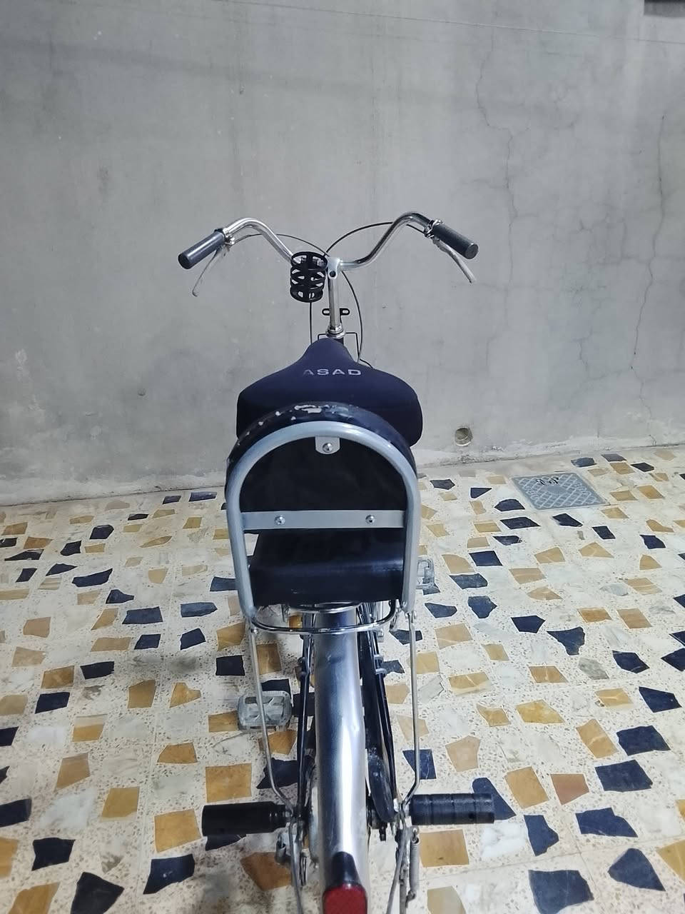 بايسكل ياباني للبيع اخو الجديد نظيف حيل وياله مسطره تايرات جدد چوابه شرط ولا رگعه ما بيهن السعر 110 وبي مجال كركوك حي العسكري  / ***********
