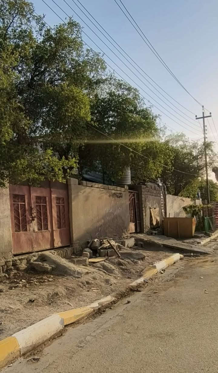 السلام عليكم
بيت للبيع طابو صرف المساحة 350م ركن + فضلة+بناء قديم+عرض الشارع 14م مقسوم بيتين مأجر حالياً متوفرة جميع الخدمات مكان ناصرية حي التضحية بنهاية الشارع المقابل مدرسة حبيب ابن مضاهر  
السعر: ٢٩٠ 
المو شراي لا يتعبني رجاءً هاي كل التفاصيل يجي ويشوف بعينة
تواصل واتساب فقط: ***********
