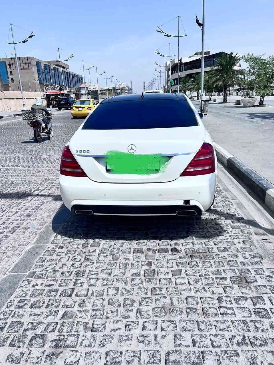 البيع أدوات 
مرسيدس S500 V8، موديل 2010، محدث بالكامل إلى شكل 2015، وارد ألماني، لون أبيض، داخلية بني راما، فول مواصفات.

المواصفات والتجهيزات:

* محرك V8
* جير أوتوماتيك
* جنوط كبيرة
* أبواب شفط
* شنطة شفط
* فتحة سقف
* داخلية جلد بني راما
* مقاعد كهربائية
* ذاكرة للمقاعد
* تسخين وتبريد المقاعد
* تحكم كهربائي بالمقود
* شاشة وملاحة
* كاميرا خلفية
* حساسات أمامية وخلفية
* رادار وأنظمة أمان
* مثبت سرعة
* تحكم بالمقود
* إضاءة زينون
* تشغيل بصمة/زر
* ستائر كهربائية
* تكييف أوتوماتيك
* نظام صوت فاخر
* تحكم كامل بالمقاعد والأبواب
* عزل وراحة عالية

السيارة محدثة من الخارج إلى شكل 2015، وتتميز بالفخامة والقوة والراحة، ومناسبة للي يبحث عن S500 فول مواصفات هاذ رقمي ***********
