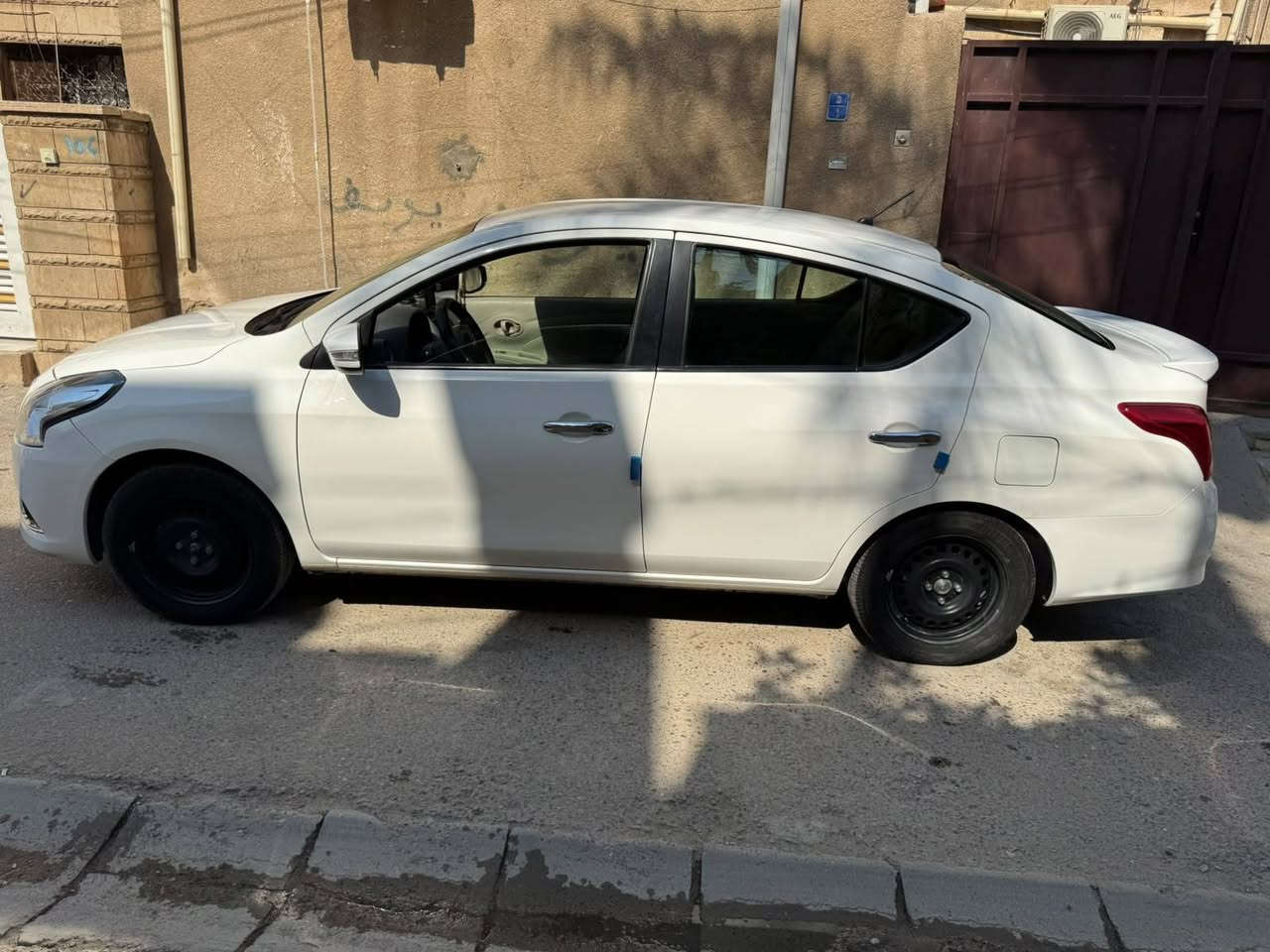 السلام عليكم
نيسان سني موديل 25 مصري رقم اربيل مابيها اي حادث او ضرر 
***********
