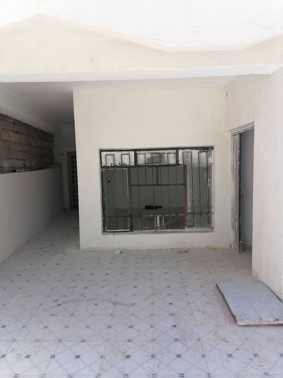 بيع او مراوس 
دار سكن المساحة ٢١٠ متر
البناء طابوق مسلح
استقبال
مطبخ كبير
صاله
غرف نوم عدد ٢
صحيات داخلية وخارجية وخارجية
مدخلين للدار 
ممر حرف L
حديقة كبيرة
كراج سيارات
الدار ترميم جديد غير مسكون تستلم كامل
السعر ٨٦   مليون  بيع مستعجل ومجال قليل للشراي 
الموقع الديوانية حي العسكري الثالث جوار مدرسة فالح موات قريب على الشارع الرئيسي شارع ٣٠
للاستفسار أكثر مراجعة مكتبنا التوكل للعقار الكائن في حي العسكري شارع ٣٠ او الاتصال والمراسلة على الواتساب على الرقم ***********
***********

