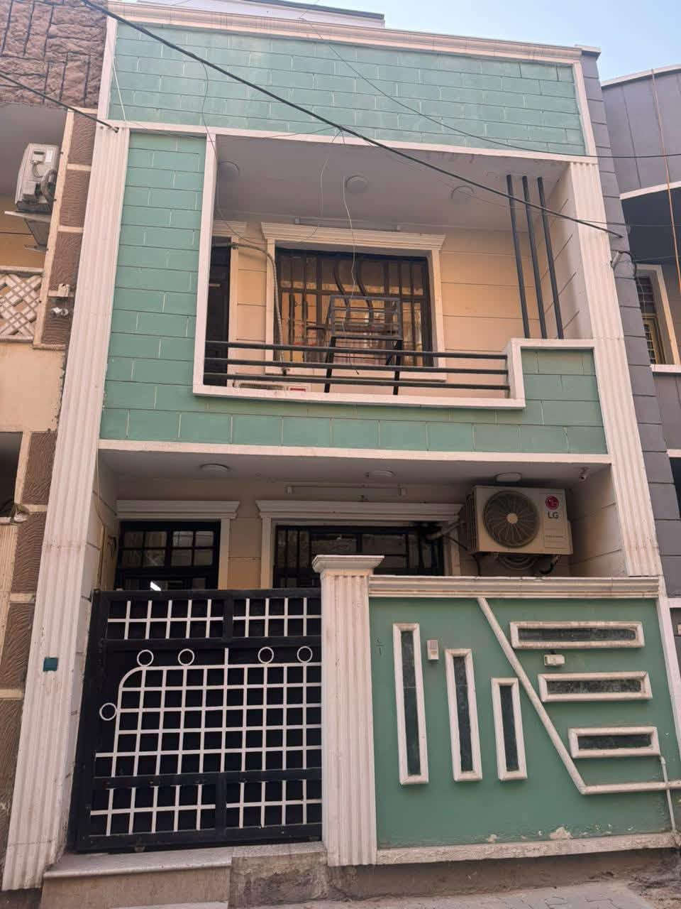 عقارات علي الذهبي
متوفر لدينا. بيت الموقع حي القاهره _ قرب جامع نداء 
 ثلاث غرف وصحياة ثنين  ومطبخ
 تقسيم الغرف _ ثنين بطابق الاول 
وغرفة بطابق الثاني 
واجهه 5 ونزال 13 
مساحة البيت بالكامل 65 صافي 
225 وبي مجال
للاستفسار ***********
