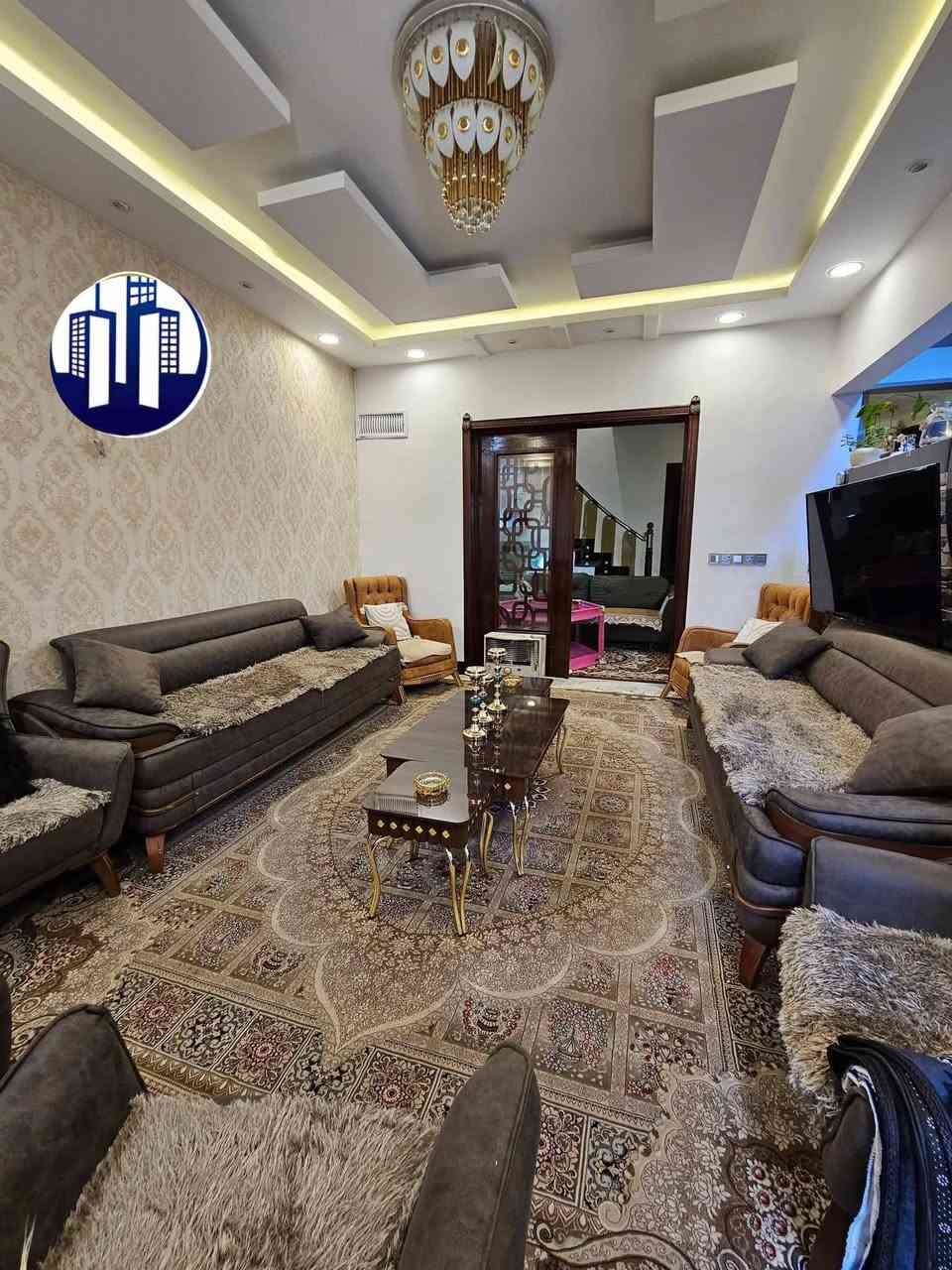 ---- عقارات الموصل الحدباء ----
                        🏤 دار للبيع🏤 
                 💥💥 سعر مناااسب 💥💥

🌍 موقع الدار مزارع الحدباء بالقرب من جامع الطيار خلف شقق الحدباء 🌍

🔴 يبعد عن الشارع العام 25 متر 

🔴 بستان ملك صرف 

🔴 مساحة الدار 140 متر

🔴 الواجهة 9 متر

🔴 الاتجاه شروق تام

🔴 الطابق الاول غرفة نوم 
      الطابق الثاني 3 غرف نوم 

🔴 بناء ممتاز جدا وحديث وراقي 

              /////////////////////////////
 لمعرفة التفاصيل والسعر الاتصال على الرقم
                          ***********

🔵نستقبل جميع طلباتكم وعروضاتكم...
