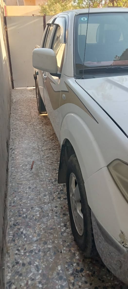 السلام عليكم سيارة بيك ام نيسان نيفارا دبل قمارة للبيع موديل ٢٠١٣ رقم انكليزي ديالى السيارة ب اسمي تحويل ثاني يوم السيارة بلادية مكفولة من الضربة فقط بيها كم قطعة صبغ اثر شخوط السيارة حلوة ناعمة محرك وكير مكفولات كير اوتوماتيك شاشة تبريد تخم تاير جديد المكان بغداد سبع البور 
السعر ٩٦ وبيها مجال 
***********
