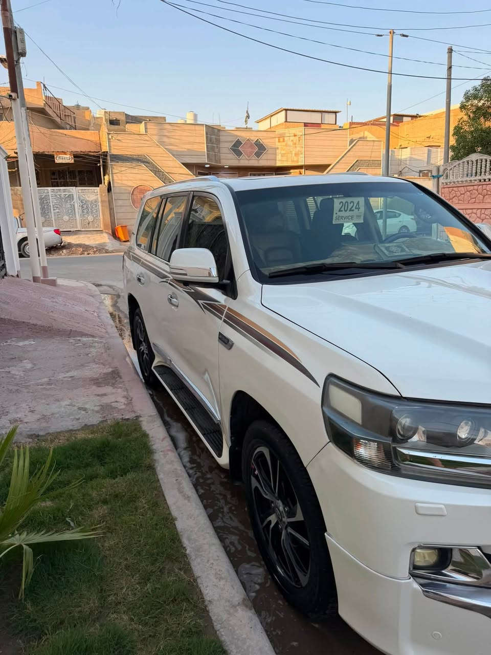 لاندكروز ٢٠١٠ محدث ٢٠٢١ داخل وخارج جاهزه ربع متصرف عليها تخم تاير دلوب مصبوغه حزام رقم بغداد بأسمي سنويه إلى ٢٠٣١ 
السعر : ٢٩٥ $ وبيها مجال ( *********** ) مكان بابل حي الضباط
