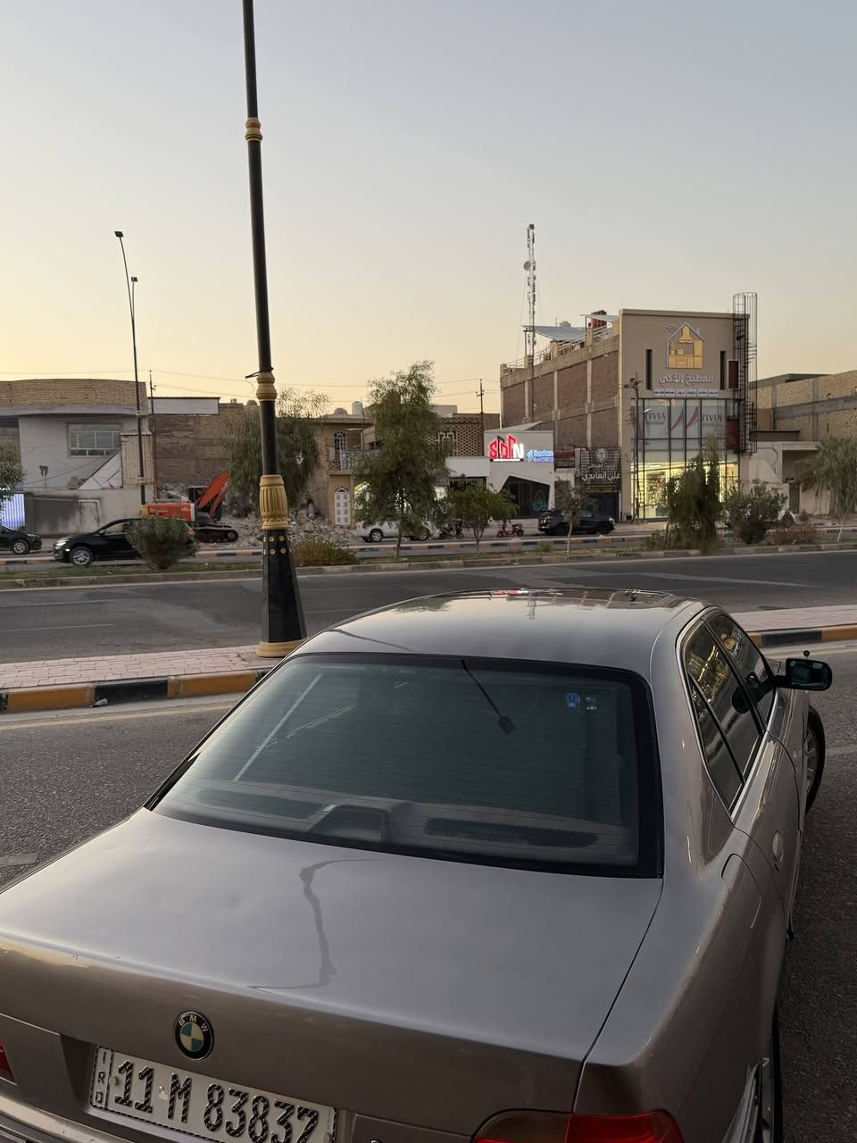 730i 1996 E38 V8 خفاش
‏
‏تحية طيبه....👇
‏خفاش رقم بغداد سنوية وهزه جديدة لل 2031 بأسمي شخصياً  محرك 30i V8 اصل
‏فول مواصفات :-👇
‏كشنات امامي خلفي كهرباء
‏ستارة خلفية كهرباء + جانبيات
‏كشنات جلد 16 حركة مع خزن ميموري
‏سلايد روف شغال
‏هيترات بالكشنات الامامية والخلفية
‏مراية قلاب مع البك
‏مرآة وسطية كهربائية عاكسة للضوء العالي
‏تبريد ثلج
‏جنطة شفط
‏ABS منظومة شغالة
‏كهربائيات بلادية بدون جطلات
الادامة :-👇
‏حدادية جديدة
‏تخم تاير جديد
مسطرة بخاخات مع البخاخات مال حاوية
تخم بلك مع مجاول كامل جديد
طوافة البانزين الصغيرة والكبيرة مع الفيت بم مع القاعدة كاملة مال حاوية
منظومة ABS مع اربع حساسات كاملة
تخم واشر قبق ولفات كامل
سيم سكليتر كامل
مكينة جام مال الابواب
جامة امامية جديدة توني شادهه....👇
السيارة ‏صبغ عام جمالية بدون حادث
‏وتفاصيلها واضحة بالصور

مكان السيارة بغداد

‏السعر  (57) ورقة

‏***********
