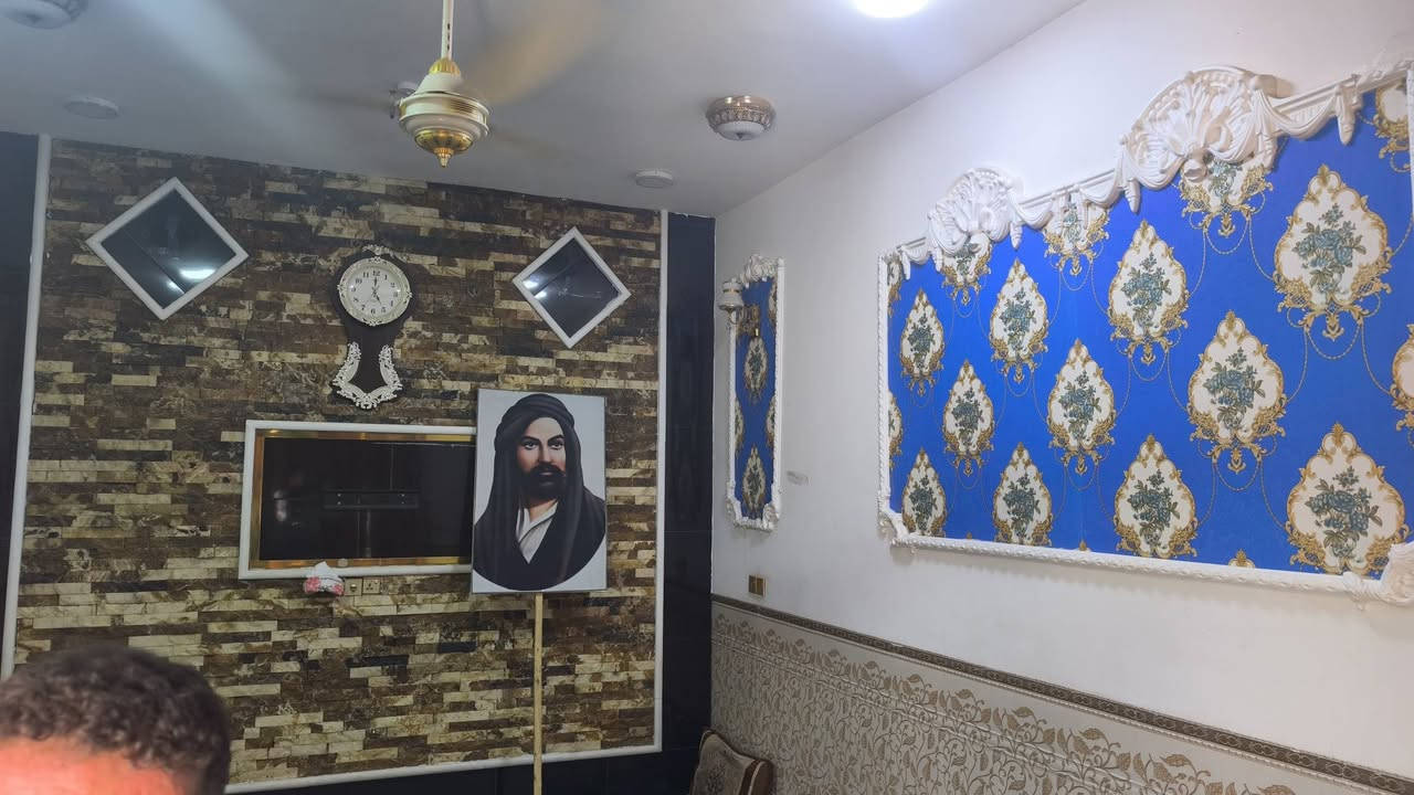 السلام عليكم
يعلن مكتب الكوثر للوساطة عن توفر دار سكني طابو زراعي يقع في حي الغدير تفاصيل الدار 
المساحه 125 متر البناء من الطابق والصب الكونكريت 
الارضيه كاشي بناء جديد ونظيف  
يحتوي على غرفه نوم وصاله واستقبال ومطبخ وصحيات داخليه و خارجيه 
للاستفسار الاتصال بالرقم ***********
او مراجعه مكتب الكوثر.القاسم شارع السياحي مقابل مول العذاري
