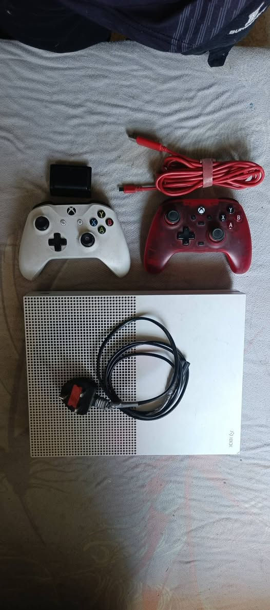 اسلام وعليكم XBOX للبيع نضافه 80٪ يده واير ويده واير ليس مثل ما موضح بلصوره غراض كامله ما بيه اي نقص اسعر 275  مكاني فلكة سلمان باك حي جابر الانصاري للاسفسار خاص او واتساب *********** واتساب فقط لا يتوفر سيم كارت
