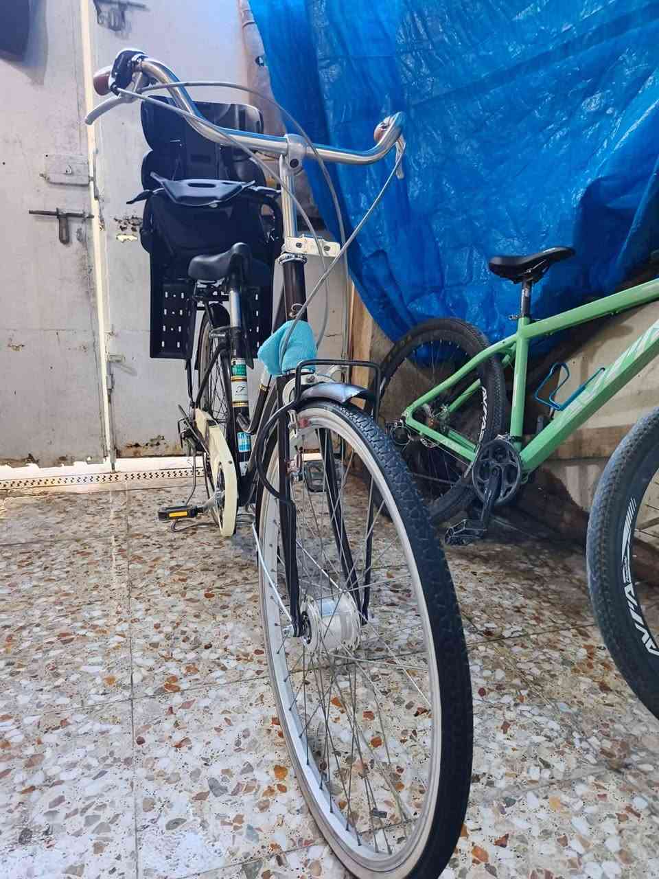 السلام عليكم بايسكل للبيع مال رمبه جديد لوك لون جوزي يخبل جاهز ومابي نقص برغي واحد وربع مذب عليه تايراته جدد جوابه جدد ستيرن مربع سيبايه عضم كير حساس شغلات وعل فحص ما بي اي نقص بركاته بل مكان السعر 125 وبي مجال المكان بغداد حي القاهره للتواصل *********** ما عندي توصيلل
