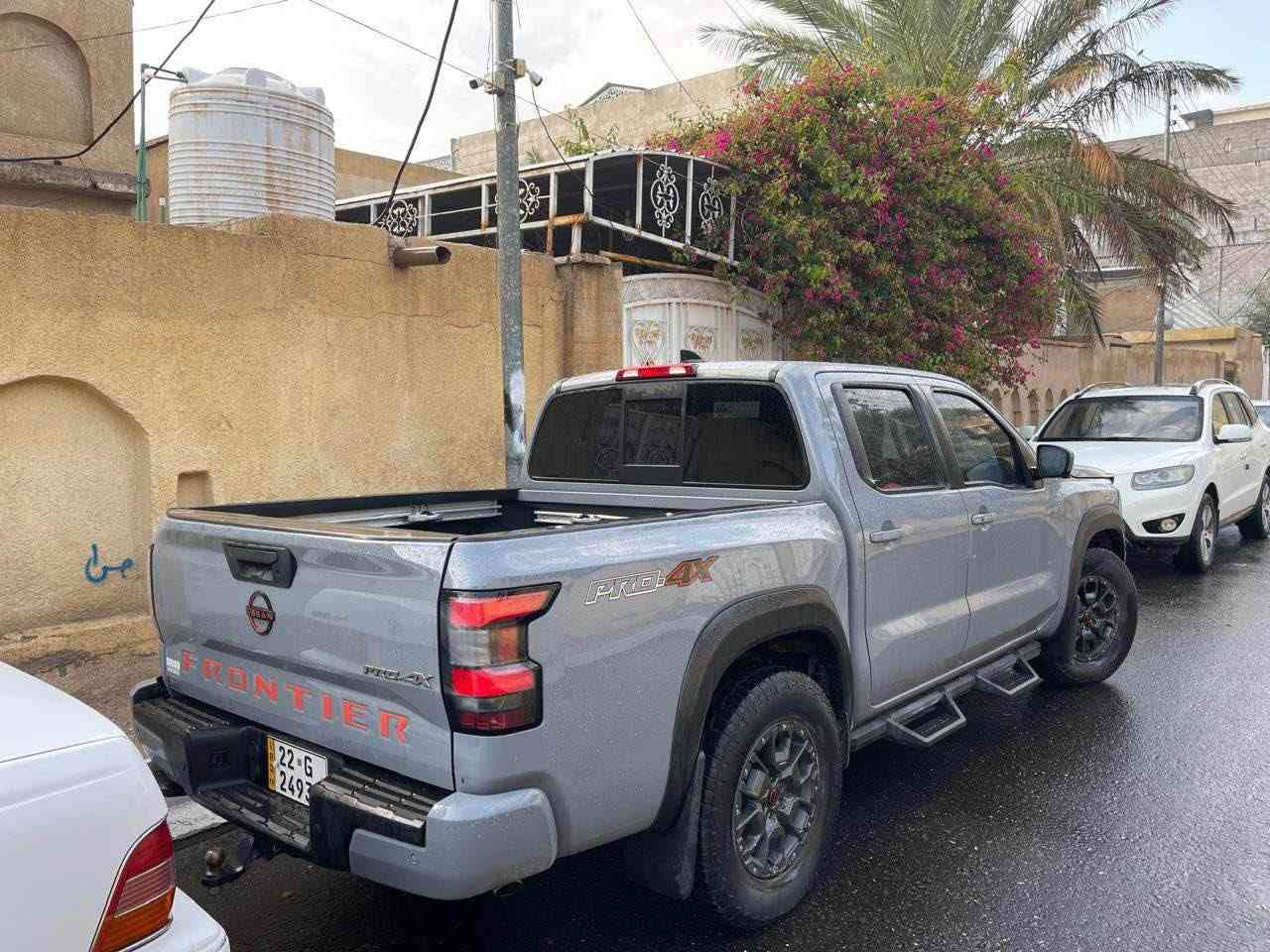 ✅ محرك 3.8 V6 بقوة 310 حصان

✅ جير أوتوماتيك 9 سرعات

✅ دفع رباعي 4×4 (Four Wheel Drive) مع 2H / 4H / 4L وقفل دفرنس خلفي إلكتروني

✅ Double Cab (دبل قمارة)

**(فتحه سقف)
**(كشنات جلد)
**(ايرباك سليم )

**(***********)

المواصفات:

* كاميرا 360°

* رادار أمامي

* حساسات أمامية وخلفية

* مثبت سرعة ذكي (ProPILOT Assist)

* تحذير الاصطدام الأمامي مع فرملة طوارئ

* تحذير النقطة العمياء

* تحذير الخروج عن المسار

* تنبيه حركة المرور الخلفية

* شاشة لمس مع Apple CarPlay وAndroid Auto

* تشغيل بصمة

* ستيرن متعدد الوظائف

* تدفئة المقاعد الأمامية

* تدفئة الستيرن

* مقاعد جلد مع شعار PRO-4X

* مكيف أوتوماتيك ثنائي

* جنوط رياضية 17 إنش

* إضاءة LED

* هوك سحب وكالة

* سلة تحميل مع Rail System

* مثبت نزول المرتفعات (Hill Descent Control)

* مساعد صعود المرتفعات (Hill Start Assist

**جاملغ امامي ايمن  بارد كد شبر 

**وبنيد بارد  شبر 

**وباب خلف سايق مطخوخ من جوه على ربع باب  ونصبغ على كد طخه ولايح باب سايق شوي كلهن بالعراق طخات بسيطه Singapore
