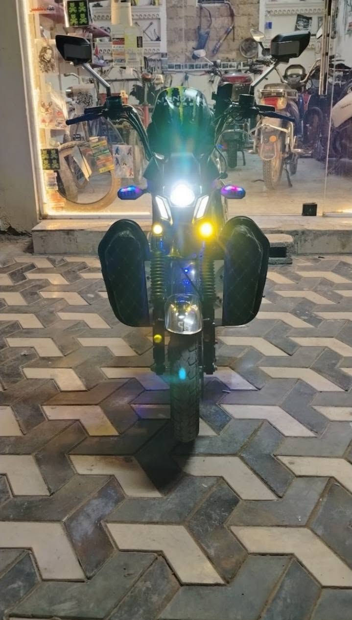 سلام عليكم دراجه شحن للبيع كلشي بيها شغال بس البطاريات مالته منفوخات  هوه يمشي بس ابيع كشر400وبي مجال بصيط مكان فلوجه الاستفسار على هذا الرقم ***********
