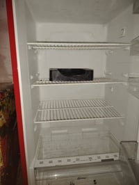 ثلاجه للبيع سعر 400 بغداد الدوره.   07717017267