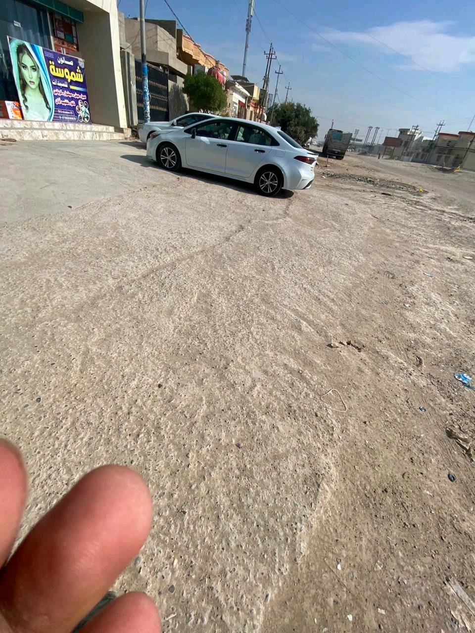 للبيع بيت مساحه  م١٢٠ طابو زراعي 25الفلوجه قريب جدا من مجمع الرحاب السكني غرفه وصاله ومطبخ وحمام ومناور 2 البيت كامل من كلشي سيراميك سخان و تانكي بس اسكن بي وكراج سياره ومحل صغير السعر 40 مليون وبي مجال