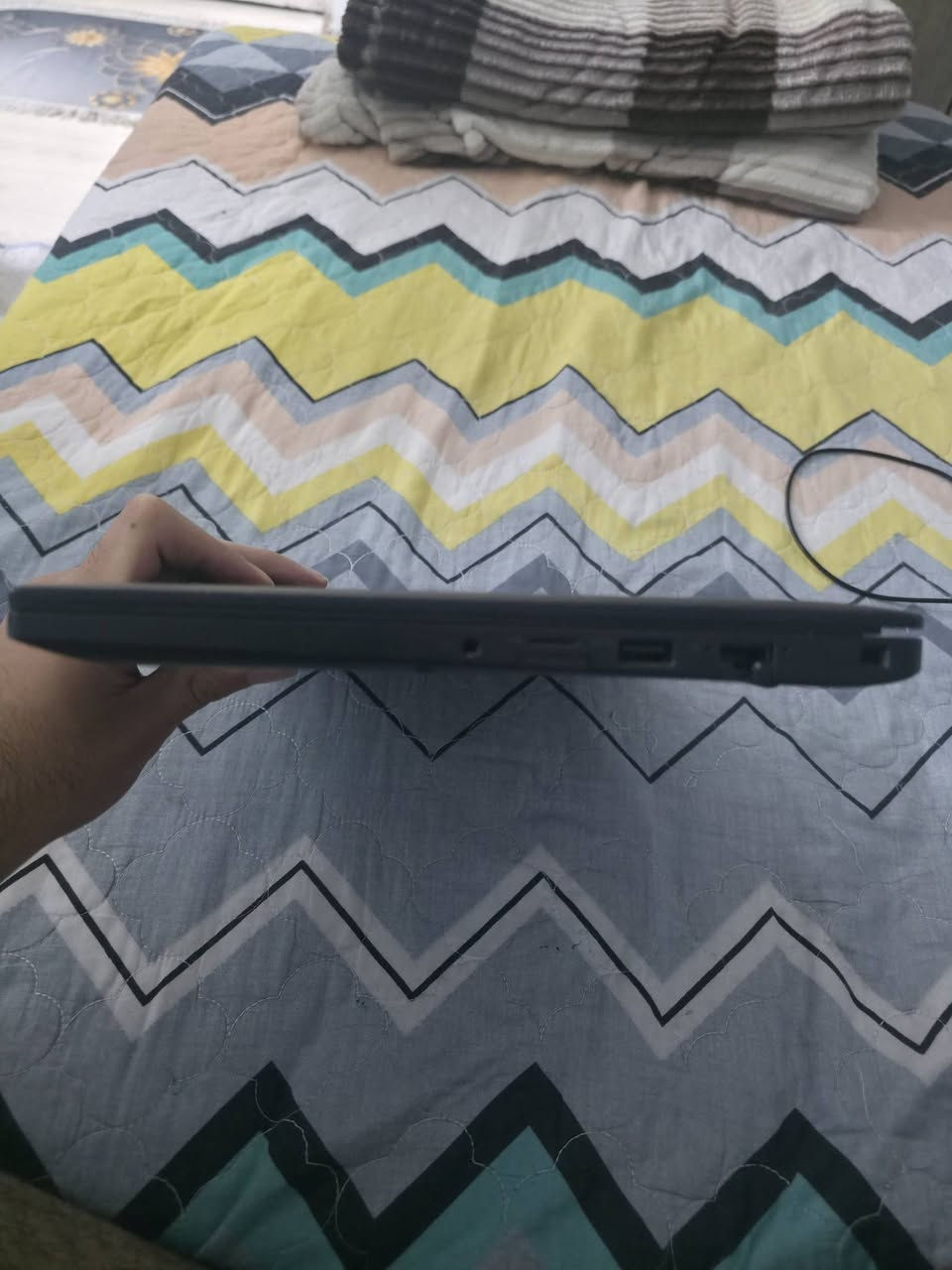 السلام عليكم شباب هذا اللابتوب للبيع DELL Latitude 7490
المواصفات 
Core i7     الجيل السادس 
Memory 8GB DDR4
SSD 256GB الذاكرة
GPU Intel(R) Graphics 520 4GB كرت شاشه داخلي

Windows 11 pro
الحاسبه جدا نضيفه كدامكم بالصور + تتحمل برامج هندسيه مثل الاوتو كاد و غيره تشغلهم بدون مشاكل او تقطيع تجي شاشه 14 يعني شكلها حلو و مرتب و حجمها كلش حلو و وزنها خفيف تدعم شحن التايب سي
السعر 325 الف و بي مجال 
 
للاستفسار ***********
