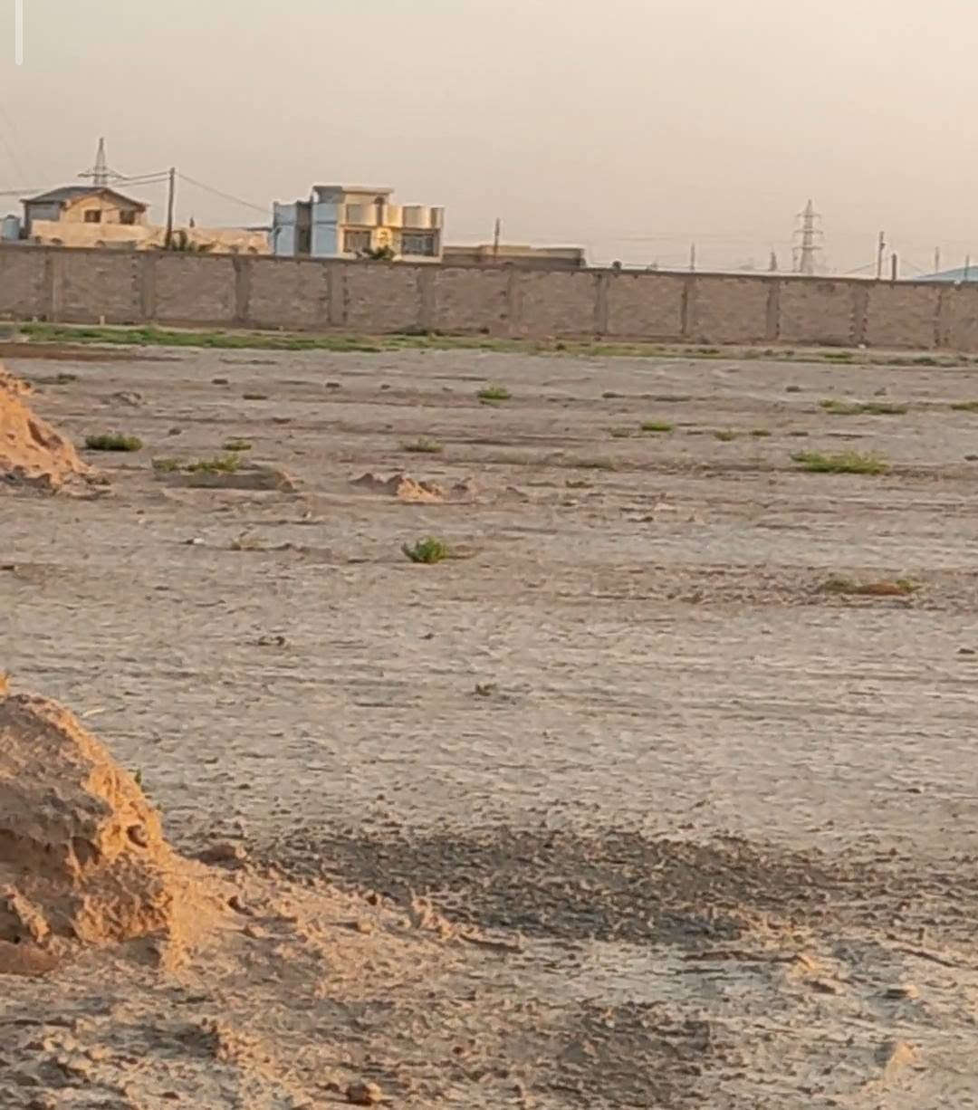 اعلان ارض ٤٠ دونم لبيع طابو ٢٥ البيع يكون من ٥ دونم فما فوق  لعنوان جسر ديالى الجديد الكرغوليه مسيجه بلوك بلكامل على شارع ١٥ متر مع كهرباء وماء اساله ..لاسعار الجمله تختلف سعر دونم الواحد ١٠٠ مليون وبي مجال تصلح الارض لسكن اومزرعه او مخازن او معامل للاستفسار الاتصال ***********
