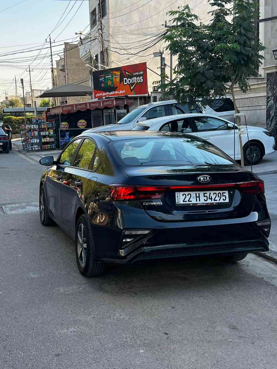 السلام عليكم 
للبيع كيا سيراتو 2019 خليجي ماشيه 103 مكفوله كفاله عامه عدا صبغ بسيط بالدعاميه الخلفيه السياره كلشي بيها على وضع الشركه سبير شركه ما نازل وما ناقصها كلشي  تبريد ثلج تخم تاير جديد باتري جديد صدر جديد 
مواصفات شاشه كبيره كامره خلفيه دواره فول تحكم ستيرن  كشافات و باقي المواصفات المعروفه 
السعر : 128 ورقه 
للاستفسار : ***********
مكان السياره بغداد العامريه
