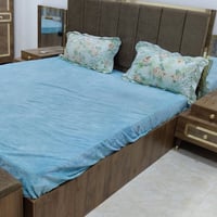 غرفة نوم • نظيف ١٠٠٪ • مع ملحقاتها