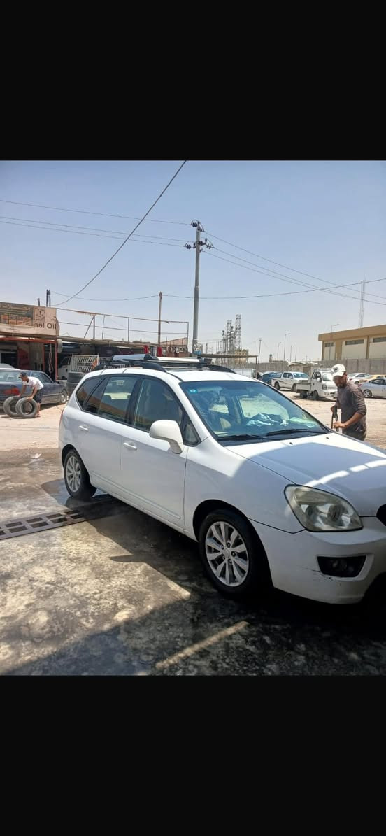 كيا كارنز ٢٠١٠ خليجي محرك ٢٠٠٠ فتحه بالسقف
باسمي شرط التحويل 
كير شرط بلادي 
محرك شرط بلادي 
تخم تاير 
ضررها قطعه وحده بدون دواخل  شبرين جاملغ خلفي جهه السابق
 
سنويه2030 الاتصال ***********
السعر 106 بيه مجال
