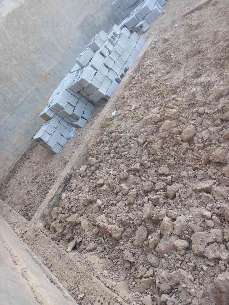 قطعة ارض للبيع الواجه 8 النزال 24  رباط مسلح بتلو طابوك مدفونة جاهزة للبناء مباشر تبني الموقع قرية الحاج داود قرب سيطرة النهروان. السعر 35 مليون وبيها مجال بسيط للستفسار ***********
