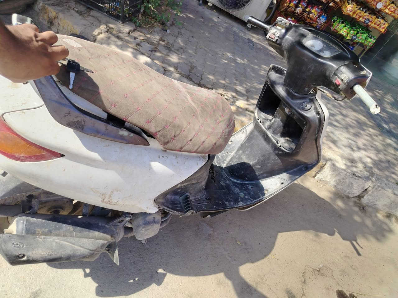 السلام عليكم دراجه فراشه ابيض مكينه ناعمه ناقصهه بس كفراتهه وبيهه خط بخار سعر 400بيهه مجال رقم الستفسار ***********
