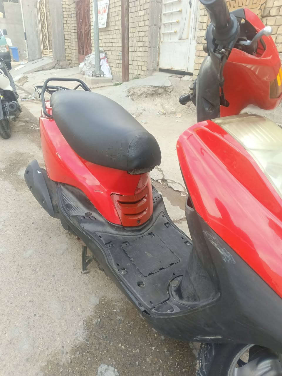 السلام عليكم 
دراجه بريز 140 
دراجه بلاديه 
مكينه ناعمه 
لا نضوح ولا اكسل
ولا تبخير 
كفرات بلاديه 
كله بلادي 
اي نقص مابيه

السعر 450 
وبيه مجال حق الجيه 
عنوان بغداد البلديات 

***********

