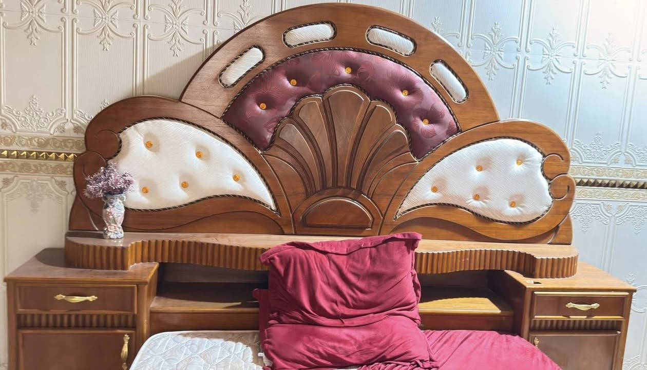 غرفه نوم. نجاره للبيع 750 وبيها مجال رقم الهاتف ***********
