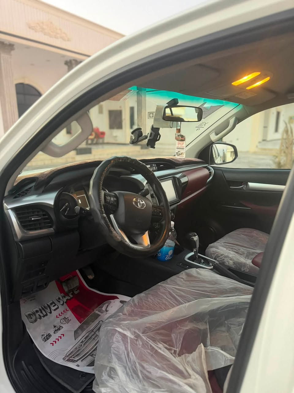 سلام عليكم بيكم هايلوكس سعودي موديل ٢٢ محرك ٤ سلندر 
ماشيه ٩٠ الف سيارة نضيفة بمعنى الكلمة خرسة بشارع لا طسه محرك مكفول شاصي ما عده بارد با الباب الي وره صدر كد ٥ أصابع بس هذا بيها مرفقه بصور والباقي كلشي مكفول هذا رقمي *********** فقط رقمي خاص ما موجود عنوان بغداد
