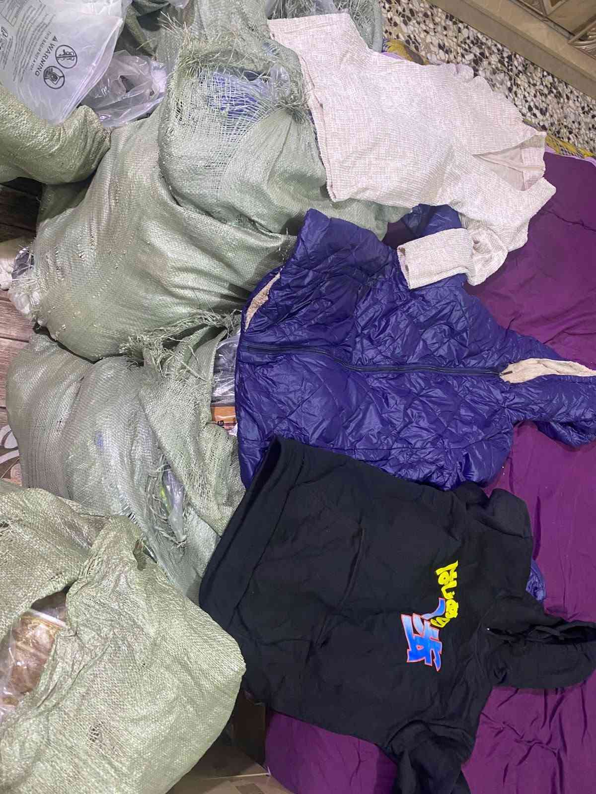 شلعه امزون ملابس شتائي  قماصل تراكات نسائي رجالي احذيا سويترات تريد وزن تريد قطع ابيع شلع ***********

