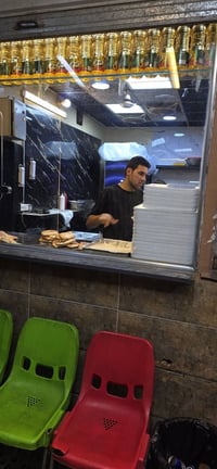 مطعم دلع كرشك شارع ابو سمير قرب افران البشير للبيع لعدم التفرغ السعر خ...