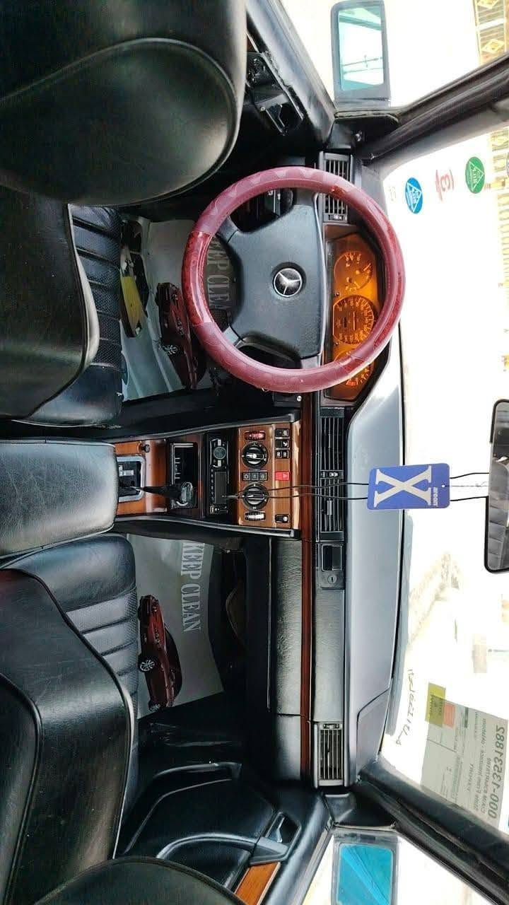 مارسيدس موديل 1990
مكينه2500 حداديه جديده
سنويه2030 
تخم تاير جديد كهربائيه كلهه شغاله 
تبريد  ثلج اي نقص ما بيهه
قواعد سليمات 
السعر 58 او بيه مجال للشراي
الرقم ***********
