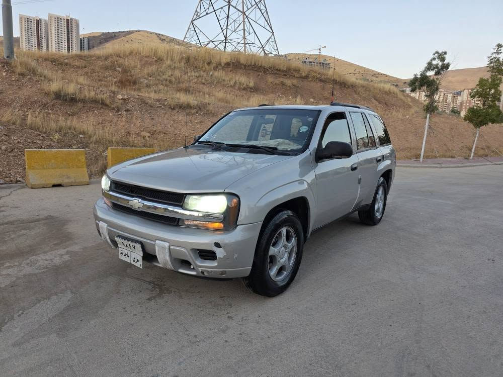***********
***********
بلايزرموديل 2005
كيرئؤتؤماتيك مه كينه ره ش مرخوب 4x4ده بل ئه كسل كيرؤ مه كينه ي بيلاد ته بريد ساردو كه رمي مه سبوت كيرؤمه كينه ؤ ده بل ئه كسلي به شه رتي فيتر جوارتايه ويلي تازه بئ ده عمو بئ ليدرانه هيجي بيوه نيه بيشؤ دؤاي كه بسه بؤياخ حيزامه بؤ جؤاني سه نه ؤي به سه ر جؤه شينكه ي بيشؤي دراؤه هه زه ي تازه يه 4 ره قه مه كه شي له كه لايه نرخ (57)كه لاؤ كه ميك مؤعامه له به شه رتي ته حؤيلؤ خرامه ؤ براؤه ي به شه رت به س بؤ فرؤشتنه كؤرينه ؤه ناكه م 
*********** السليمانية, العراق
