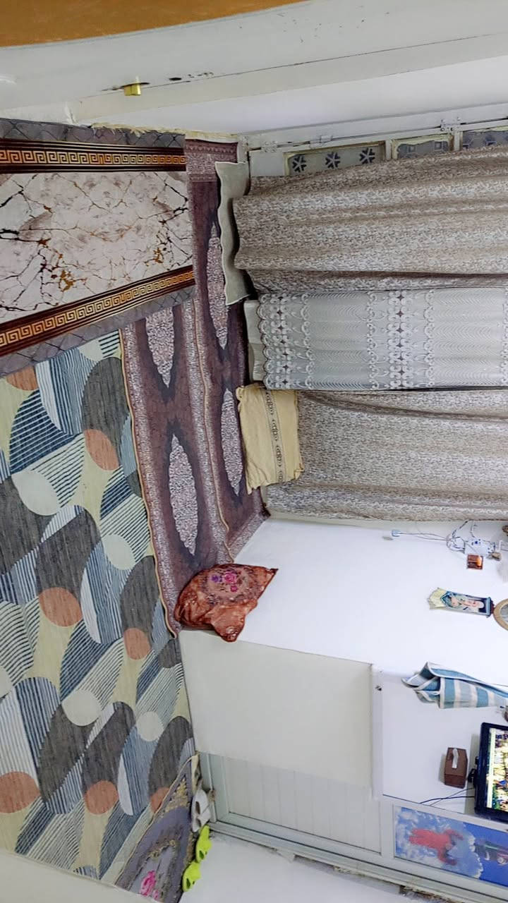 السلام عليكم بيت 100متر بحي الزيتون شارع عشرين تبليط بالباب مجاري كاملة الباب على شارعين 
البيت عكادة رباط كونكريت 
البيت عبارة عن 
غرفة استقبال ✨
صحيات داخليه وخارجية✨
مطبخ ✨
صالة ✨
وغرفة نوم ✨
البيت مطلوب مبادرة مصرف عقار  
باليد 45
والطلب 31
تسديد شهري 176للاستفسار اكثر الاتصال على الرقم ***********

