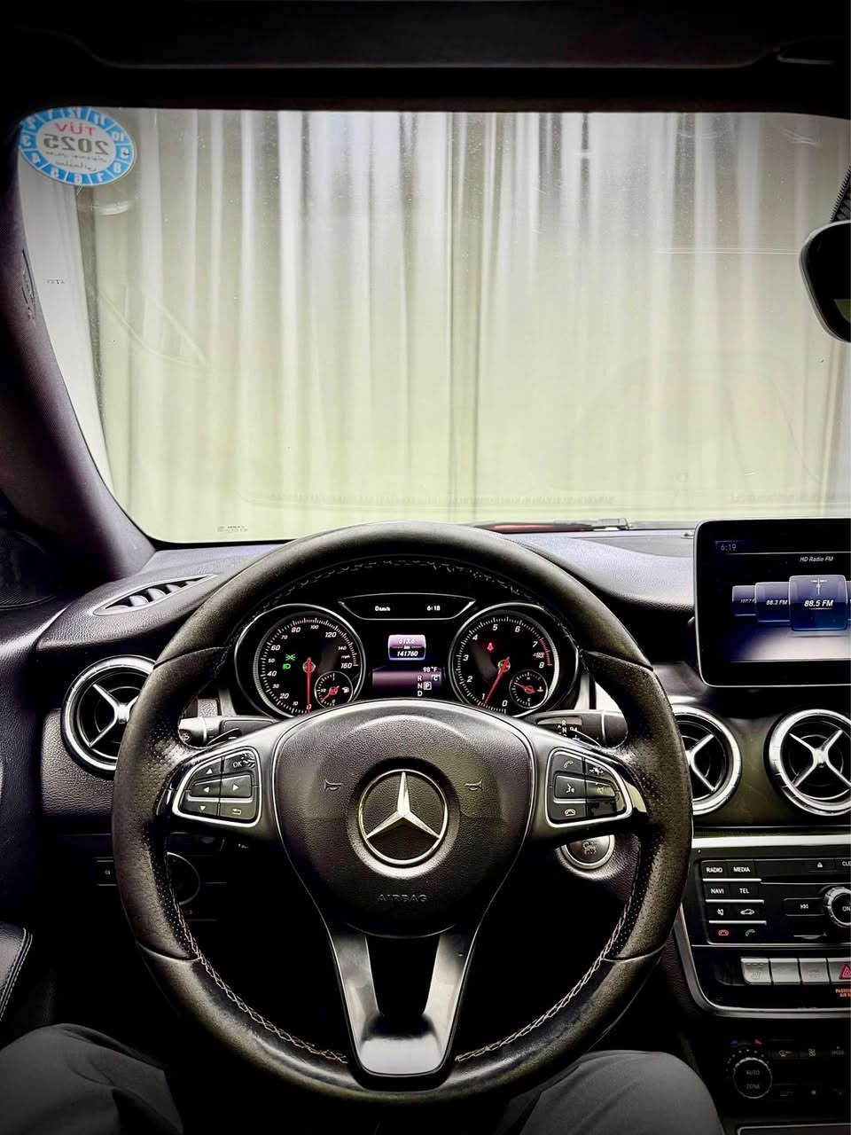 ‏Mercedes benz CLA250 2018
مواصفات (فتحة سقف بانوراما -و حساسات ٣٦٠ درجة-شاشة-كاميرة-خلفية - ابواب و تشغيل بصمة)
ماشية 88,000 ميل فقط
ضرر السيارة واحد قطع و نص صبغ 
بدون دواخل ارباك بشرط سليمه
السيارة كلش حلوة و نظيفة 
مكفولة من كير و محرك وكهربائيات
سعر:- (139$) 💰ورقة 
مكان:-🛣️اربيل
رقم :-📞(***********) أربيل, العراق
