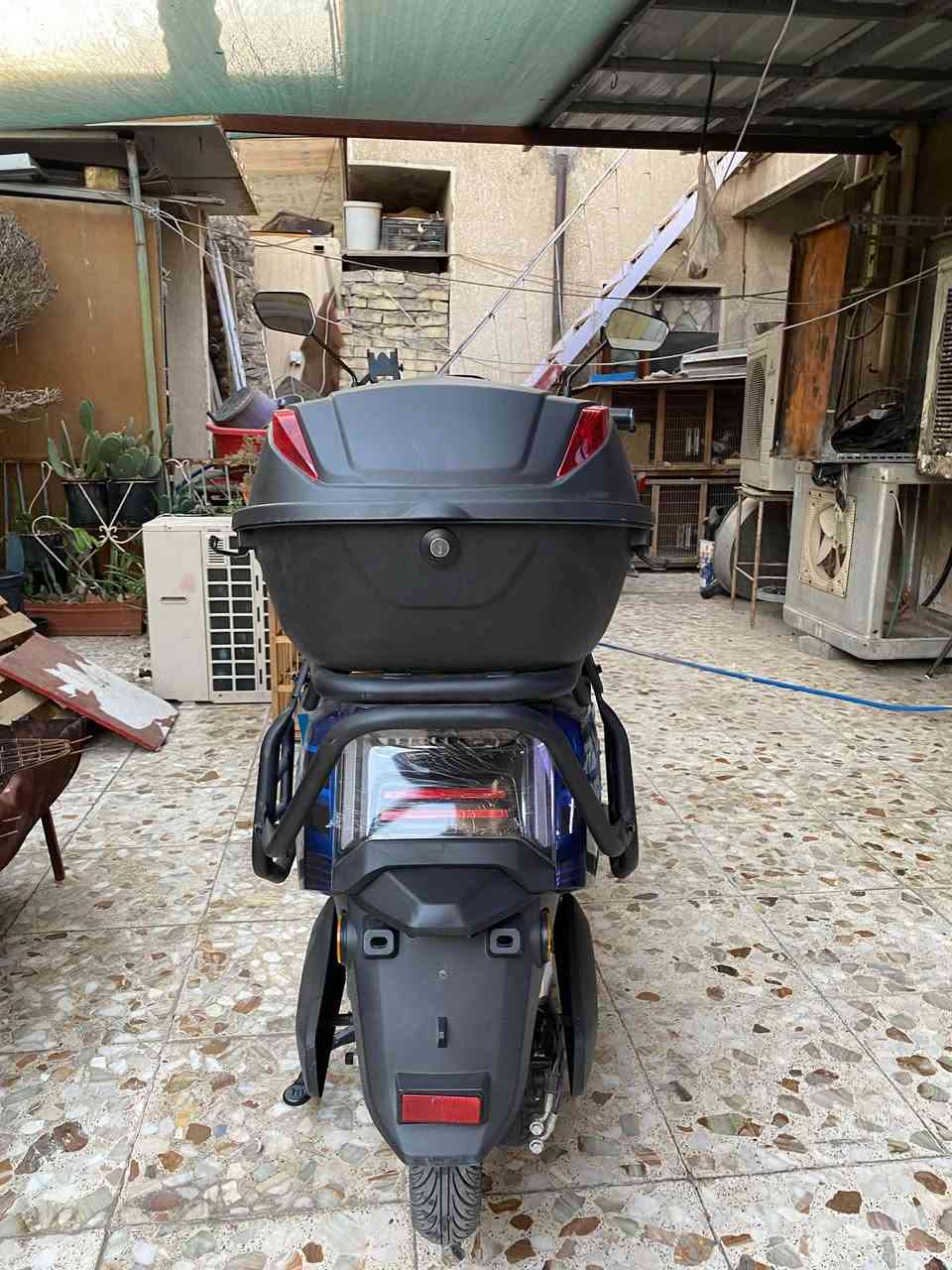 سلام عليكم دراجة سكنس شحن مزود دراجة موديل ٢٠٢٦ دراجة بعدها ب النايلون صارلها ٨ ايام من نازله من الشركة بعدها لوك الدراجة ماشيه ١٠٠ كيلو فقط تحتوي ع نضام ٣ سرك تحتوي ع نضام الرجوع للخلف صندوق خلفي و تحتوي علا نضام الأمان بريكات دسكات Abs سرعة الدراجة ٧٠ حقيقي الدراجة خير من الله الوصل مالتها موجود الله شاهد بعدها لوك سعر الدراجة ٩٠٠ و بيها مجال للشراي مكاني بغداد جديدة ***********

